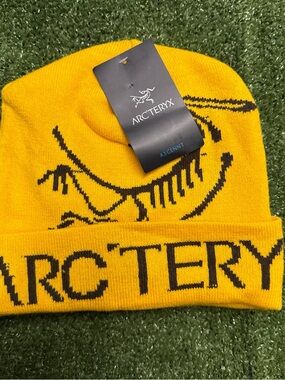 Arc'teryx Yellow and Black Logo Cuff Beanie
